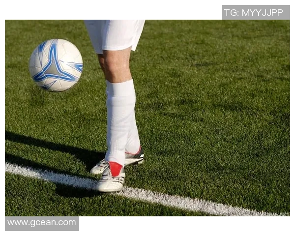 足球新手必看：提升灵活性的实用技巧与训练方法分享